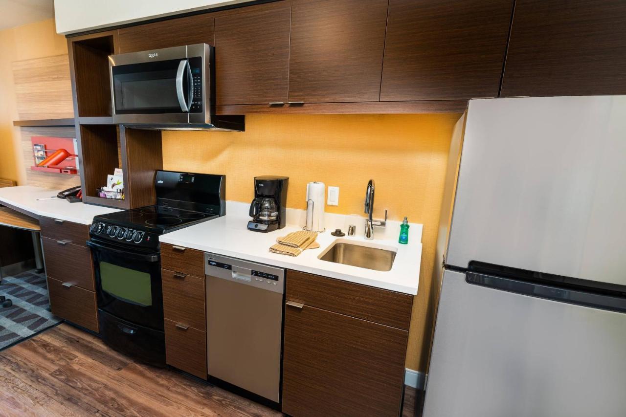 Deluxe Queen Suite