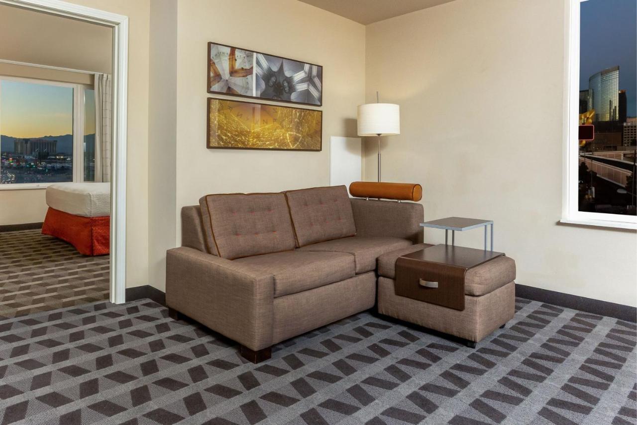 One-Bedroom Queen Suite Sofa Bed