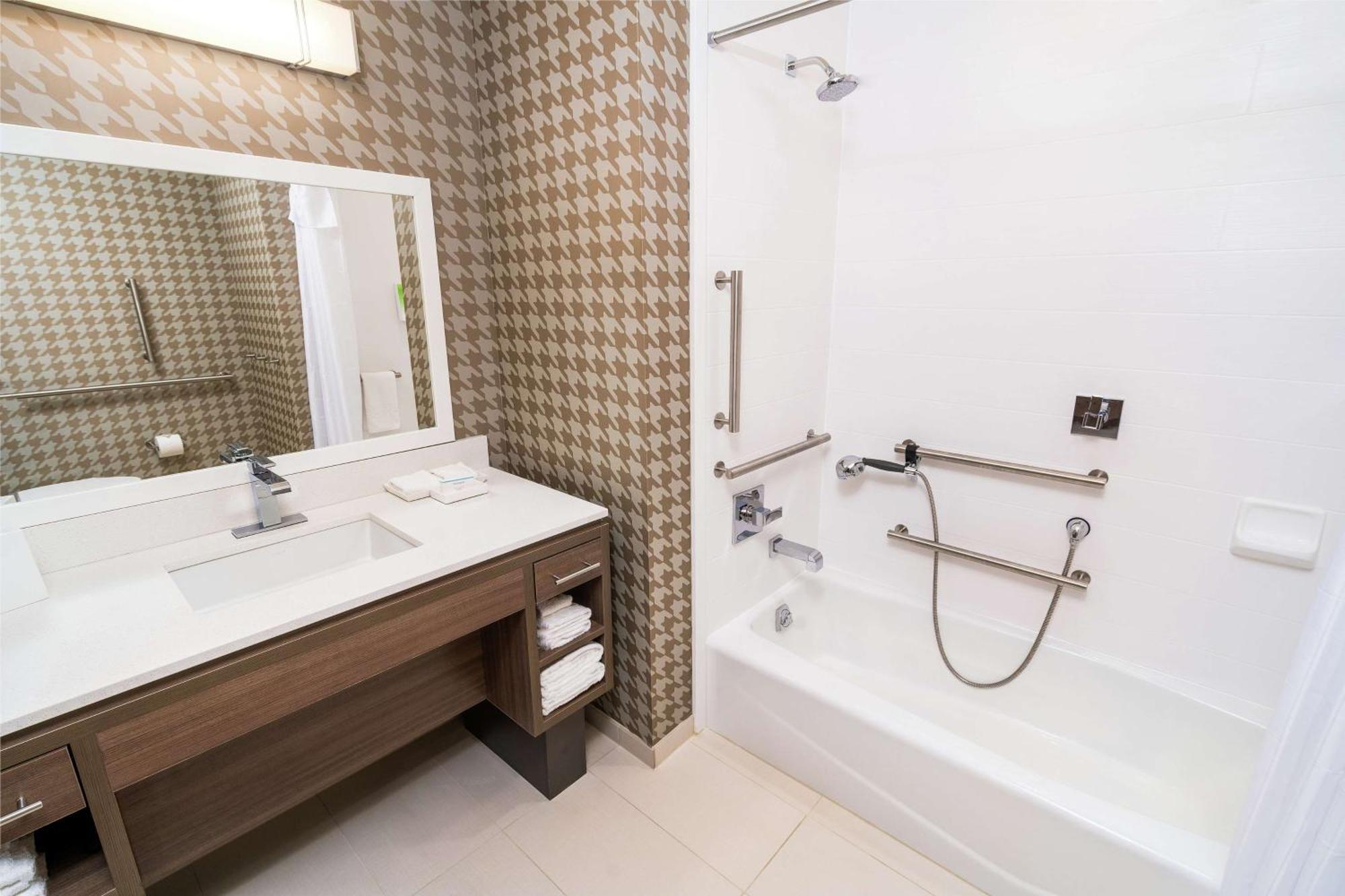 King Studio Suite Mobility Access or Non-Smoking