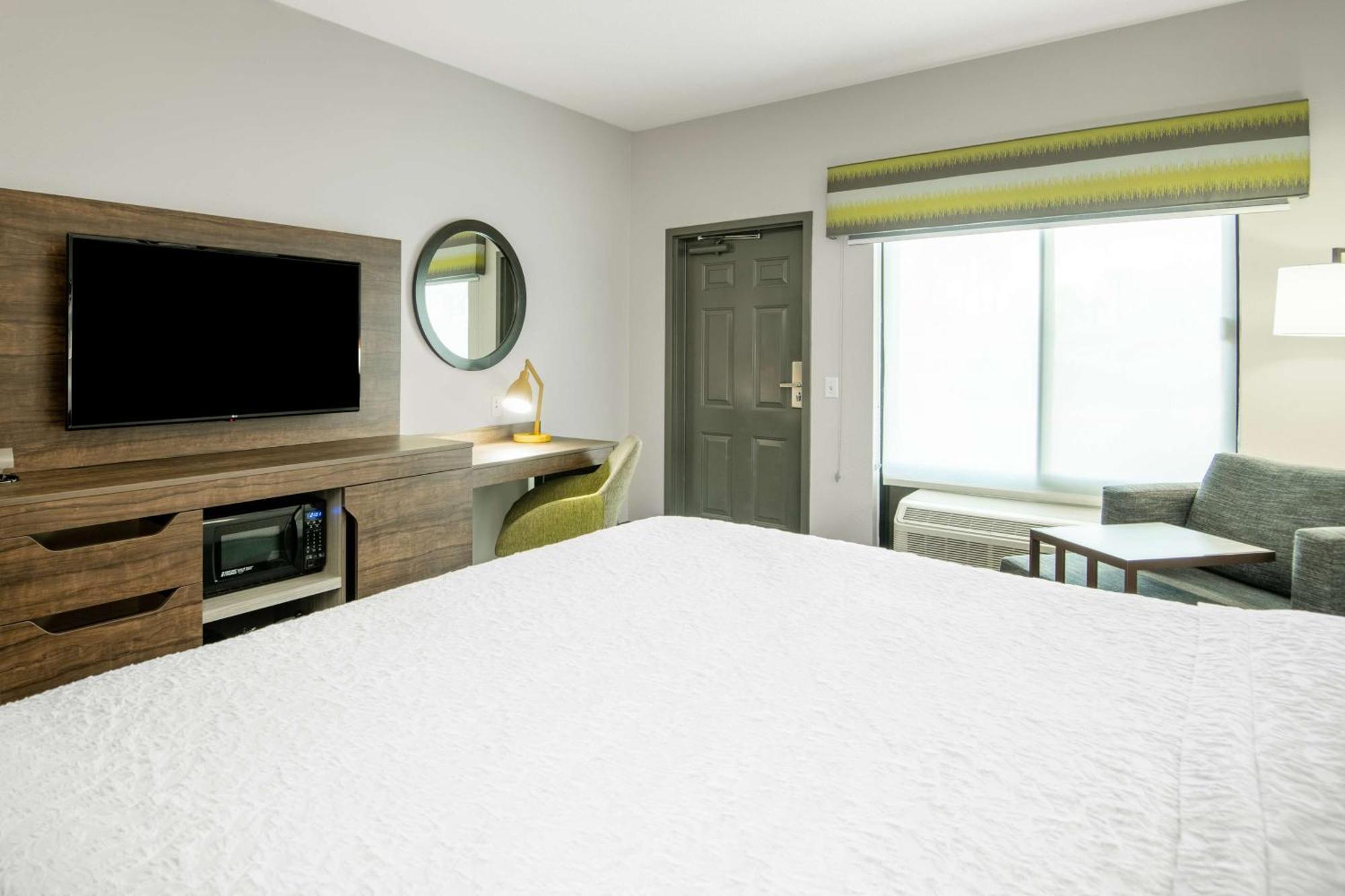 King Room with Exterior Entrance - Non-Smoking,1551640237:JPEG