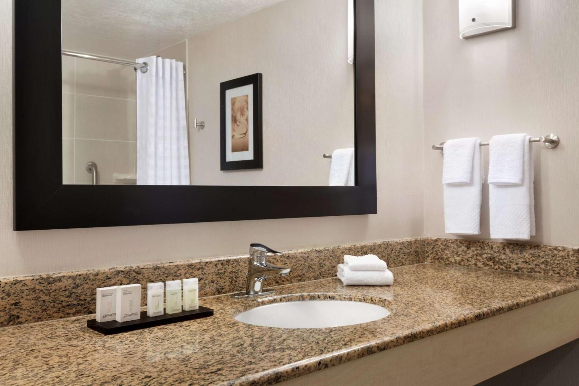 Queen Suite Two Queen Beds