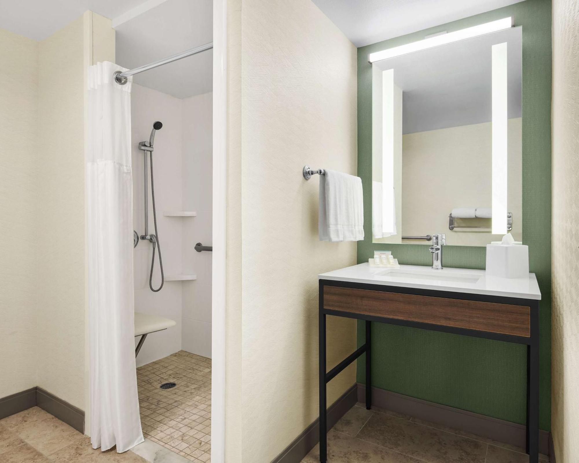 King Room Mobility Hearing Access