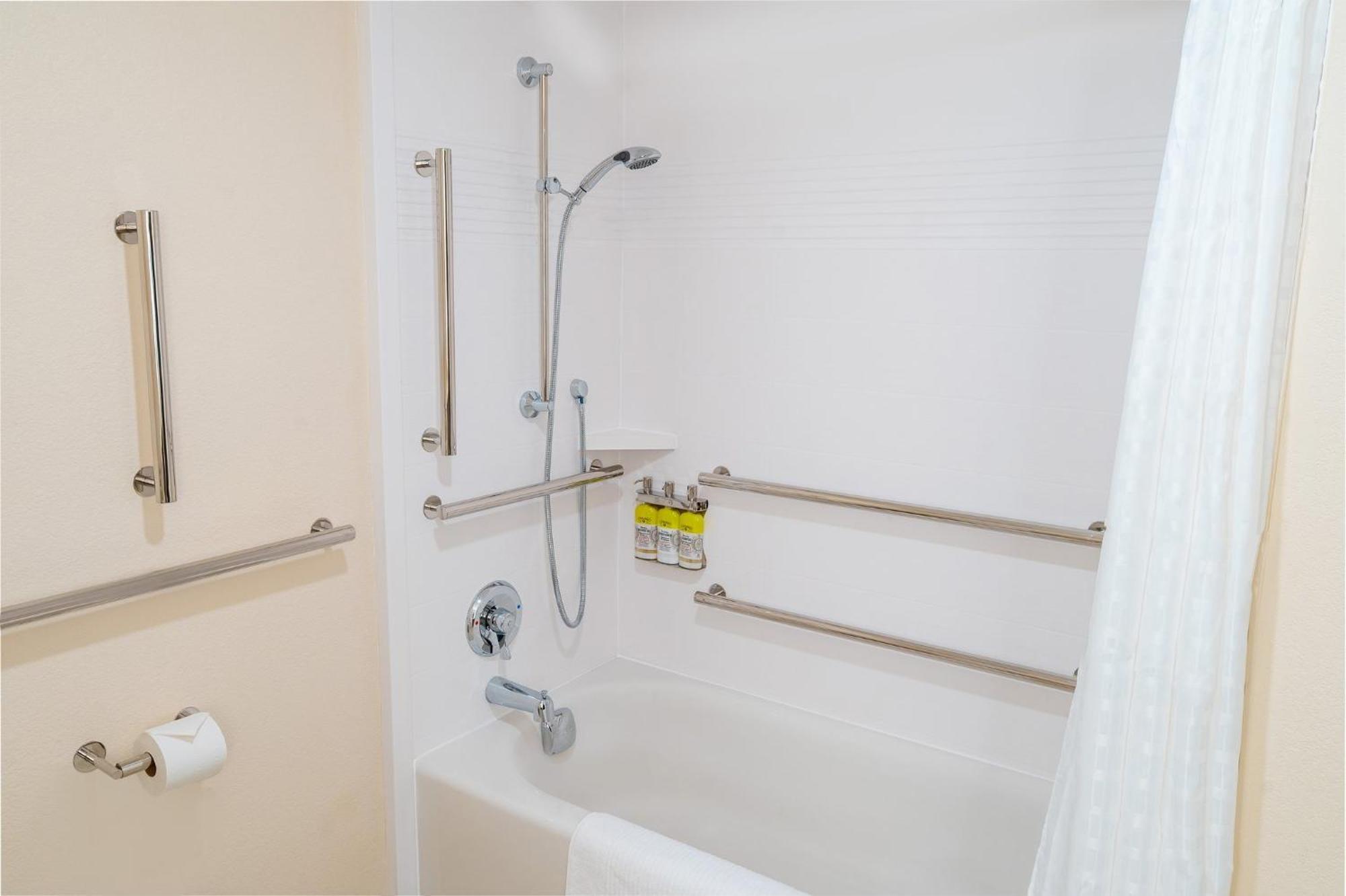 King Studio Suite Mobility Access Tub or Non-Smoking
