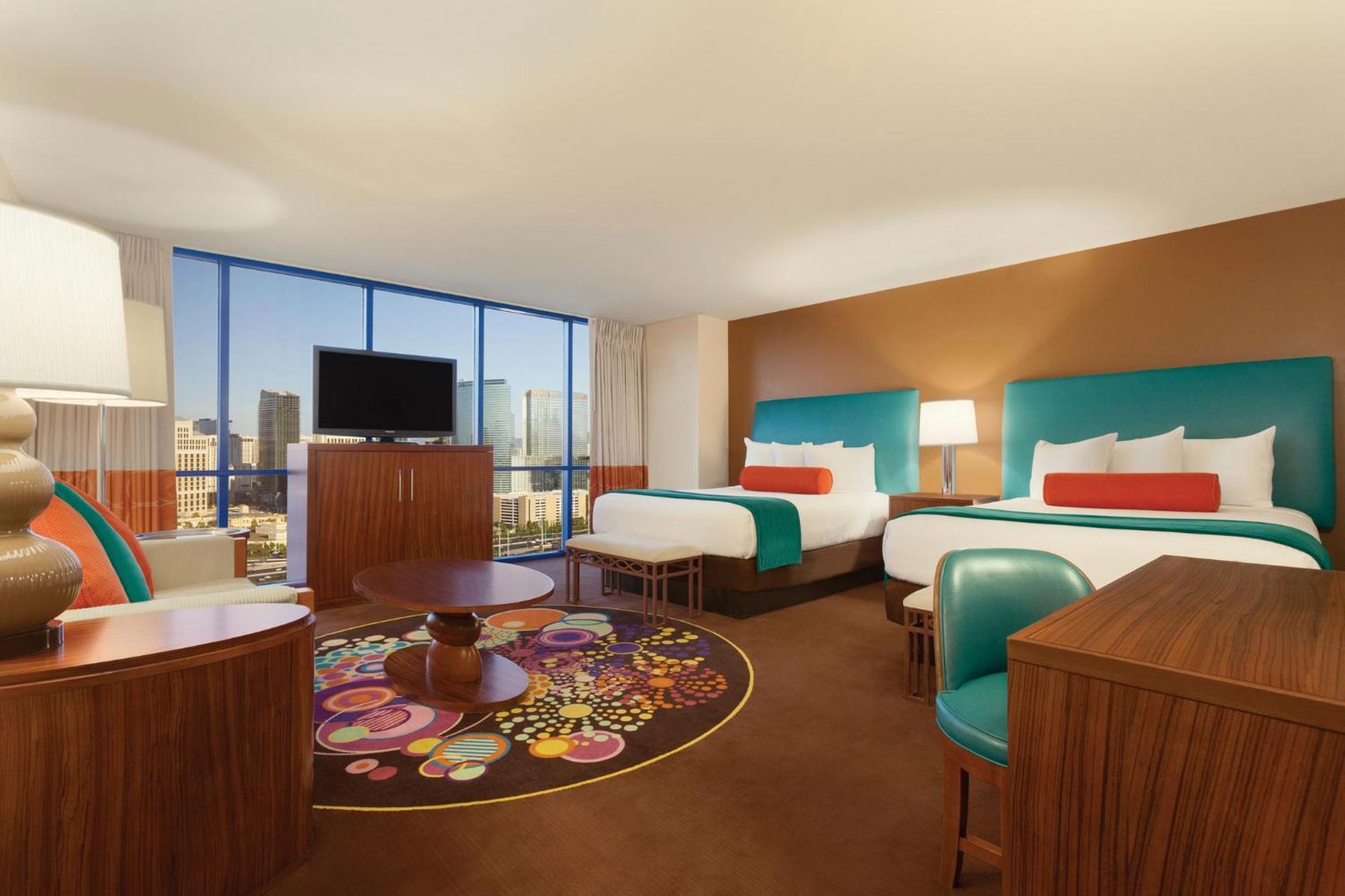2 Queens Suite Strip View