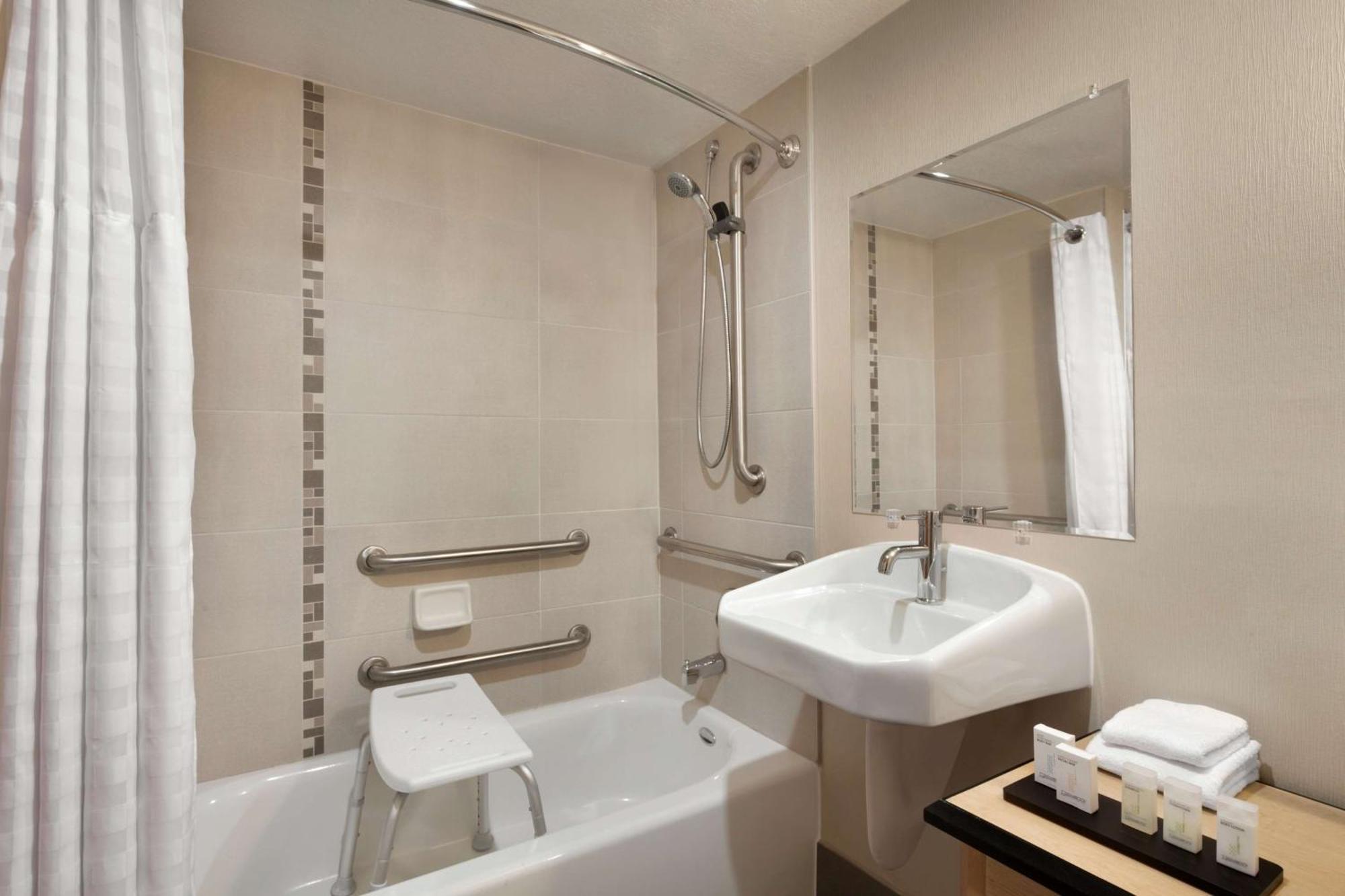 One-Bedroom Queen Suite Hearing Accessible