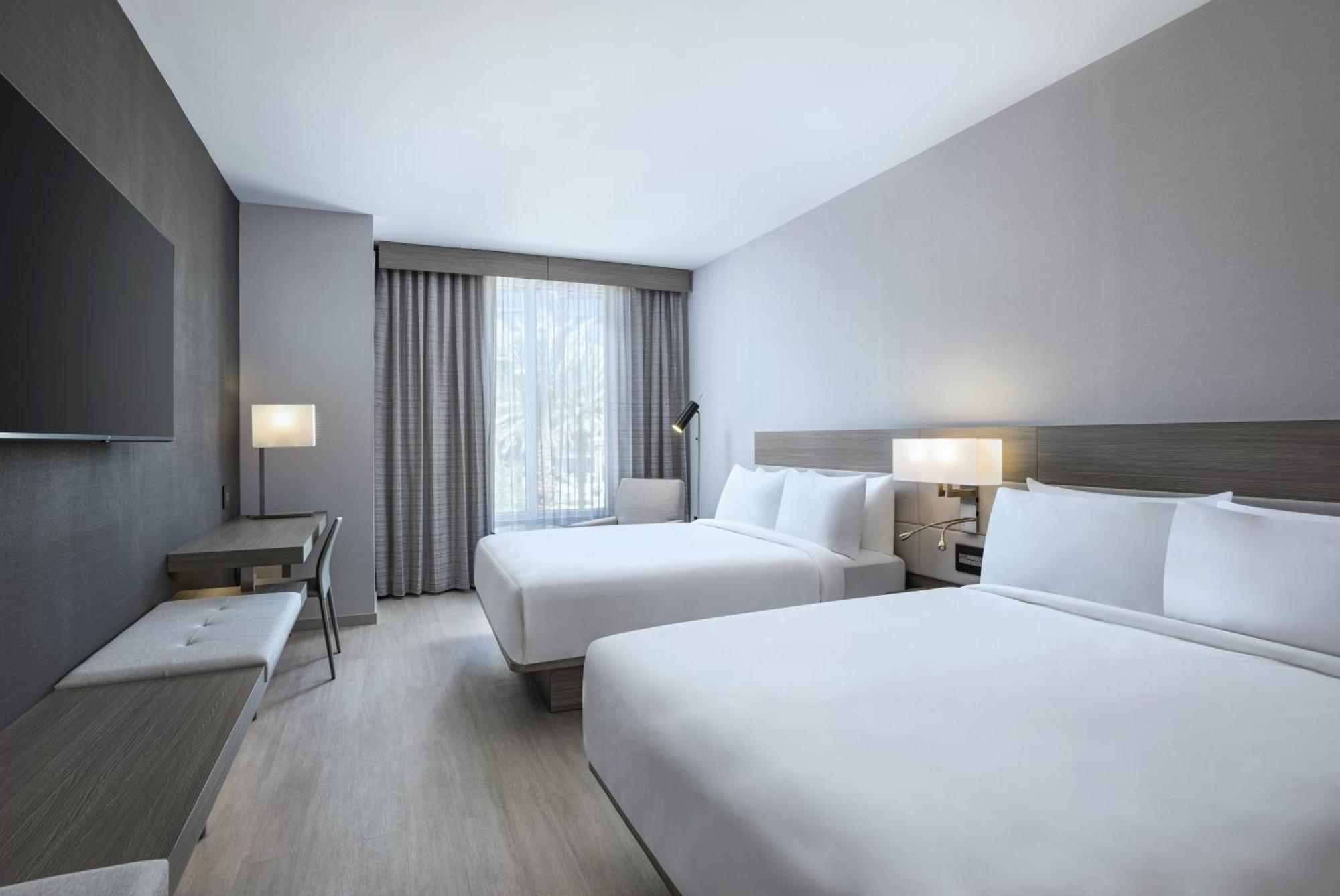 Deluxe Queen Room