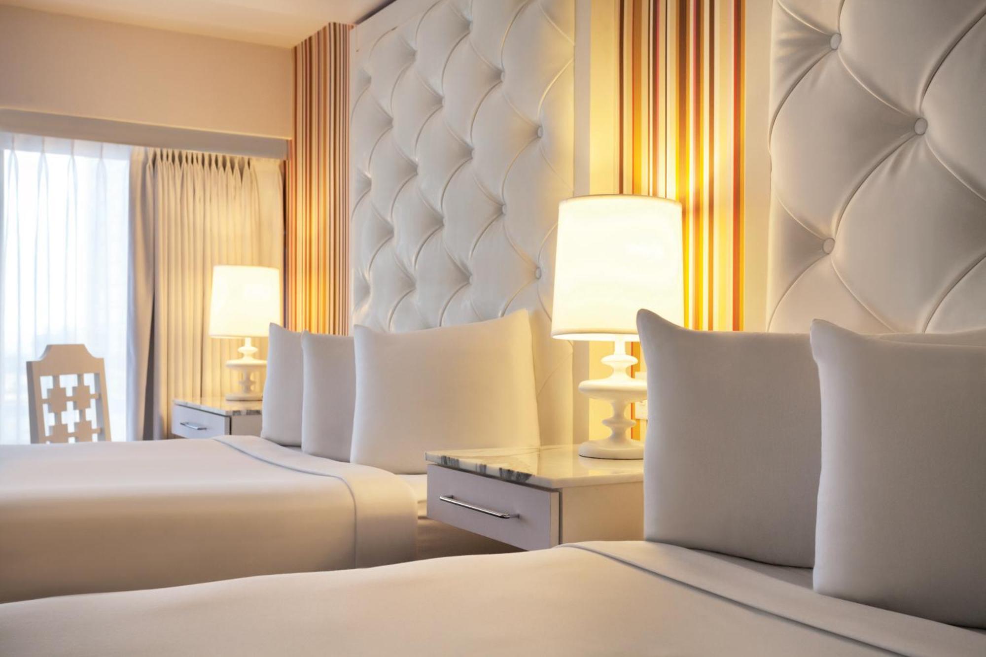 Go Room, 2 Queens, High Roller View, Non-Smoking,1275510838:JPEG