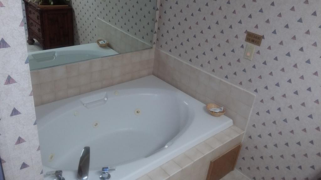 Luxury Suite Spa Bath,67646312:JPEG