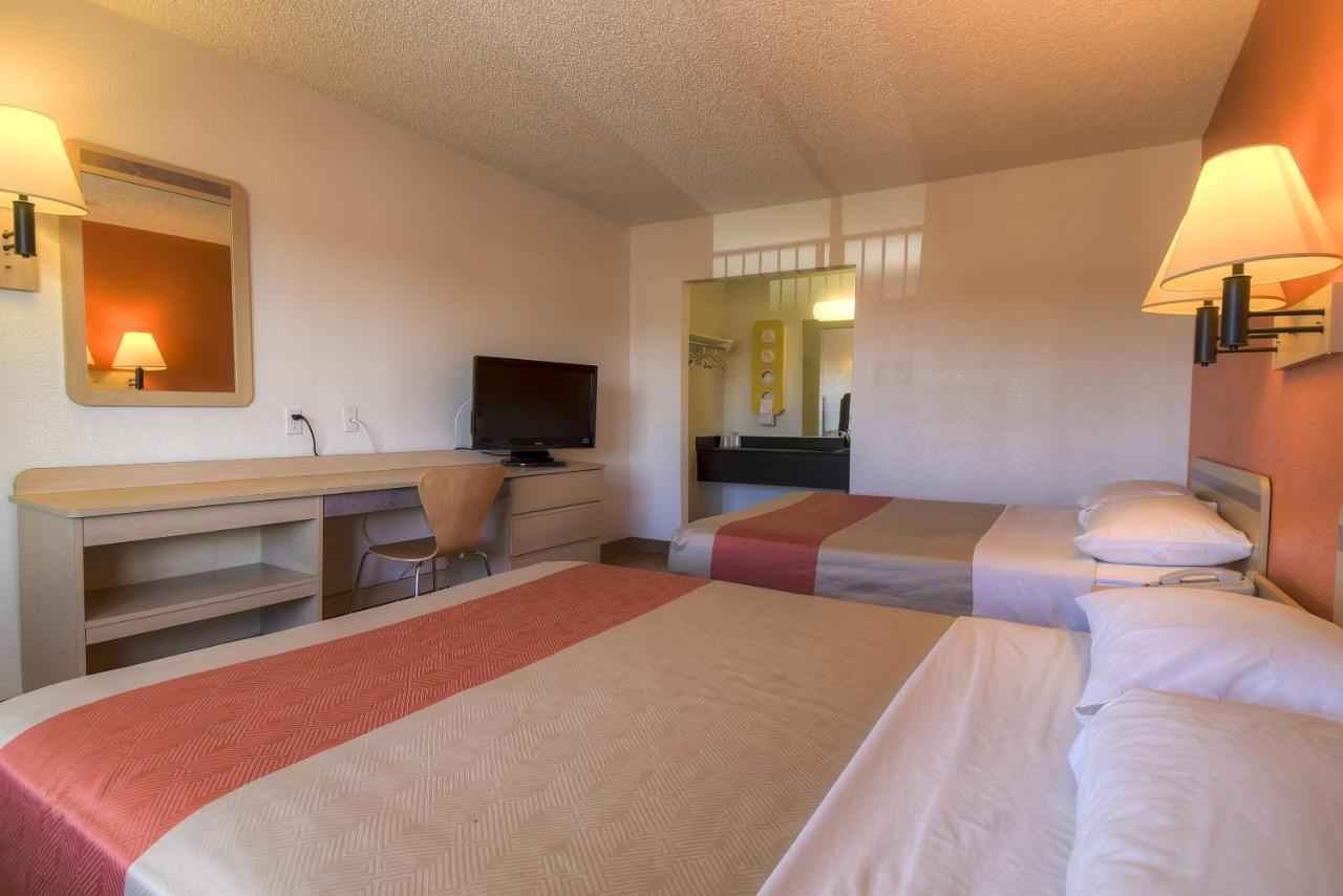 Queen Room Two Queen Beds Non-Smoking